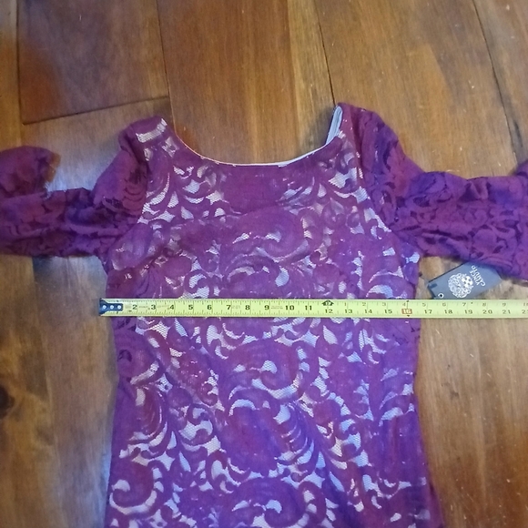 Vince Camuto Burgandy Lace Bell Sleeves Dress SZ 8..NWT - Picture 13 of 13